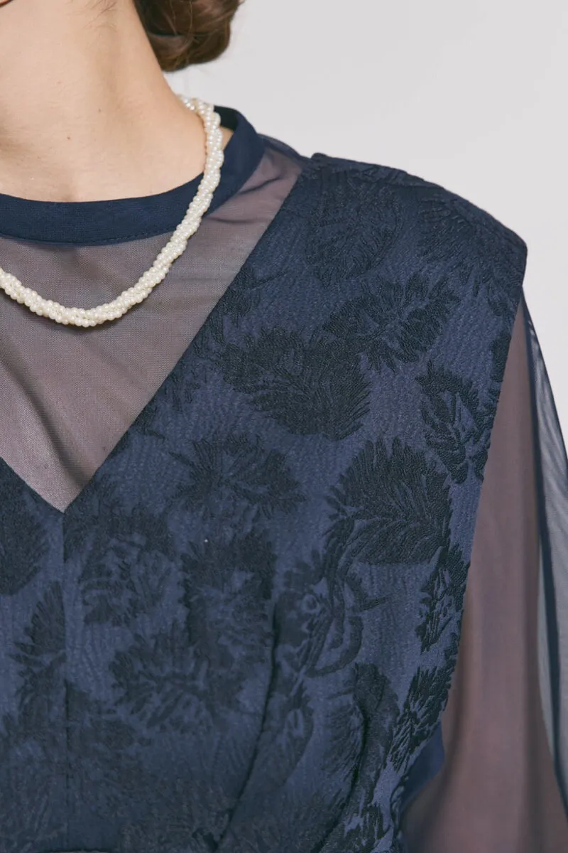 ネイビーのジャガードIラインドレス