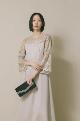 グレージュのブリエレースジャガードドレス　M/eneak [店頭販売価格 42,900円 ]