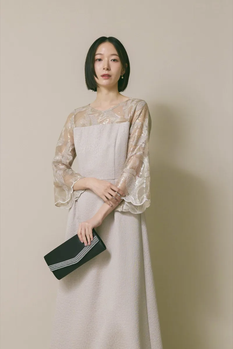 グレージュのブリエレースジャガードドレス　M/eneak [店頭販売価格 42,900円 ]
