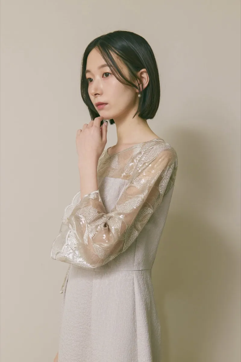 グレージュのブリエレースジャガードドレス　M/eneak [店頭販売価格 42,900円 ]