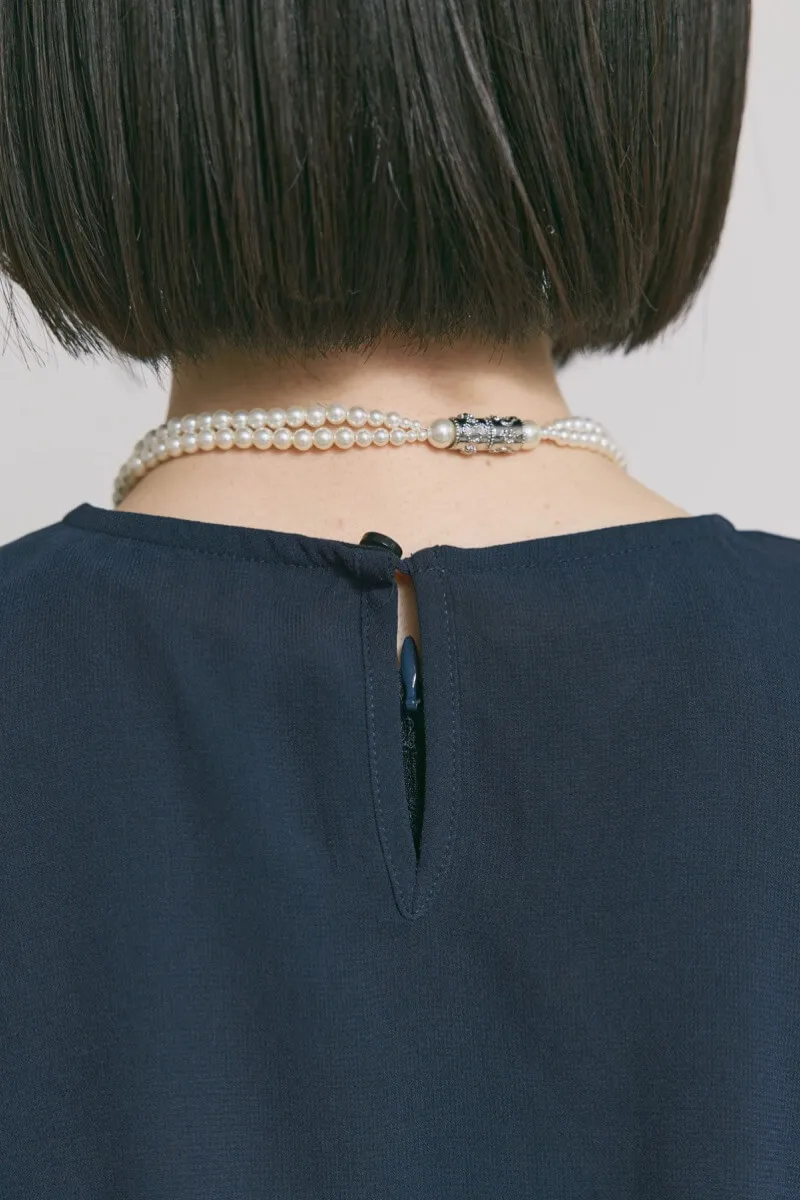 ネイビーのケープレイヤードドレス　M/eneak [ 店頭販売価格 47,300円 ]