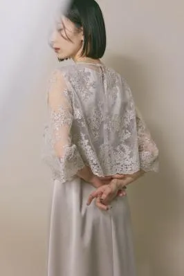 グレージュのシャイニーレースレイヤードドレス　M/eneak [ 店頭販売価格 49,500円 ]