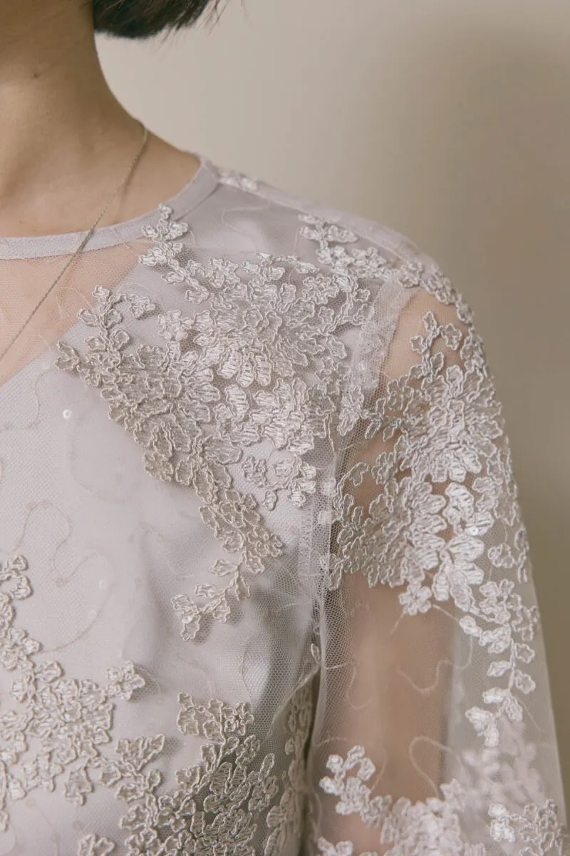グレージュのシャイニーレースレイヤードドレス　M/eneak [ 店頭販売価格 49,500円 ]