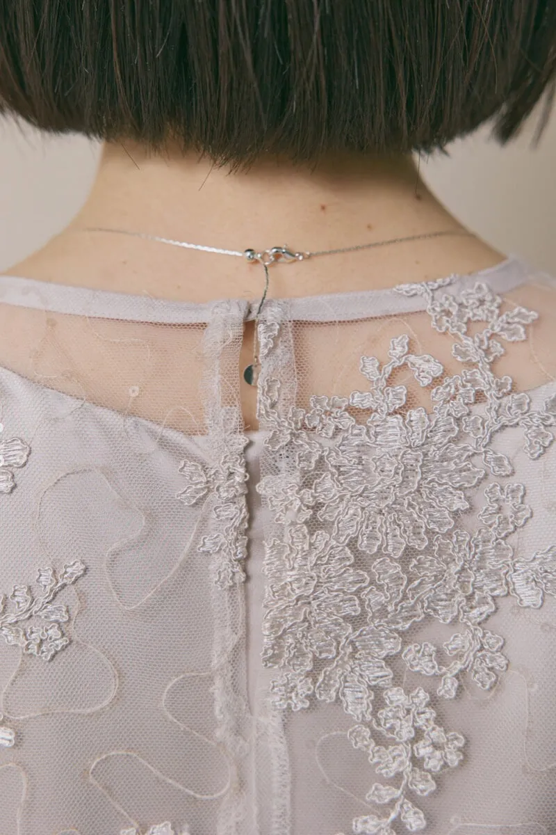 グレージュのシャイニーレースレイヤードドレス　L/eneak [店頭販売価格 49,500円]