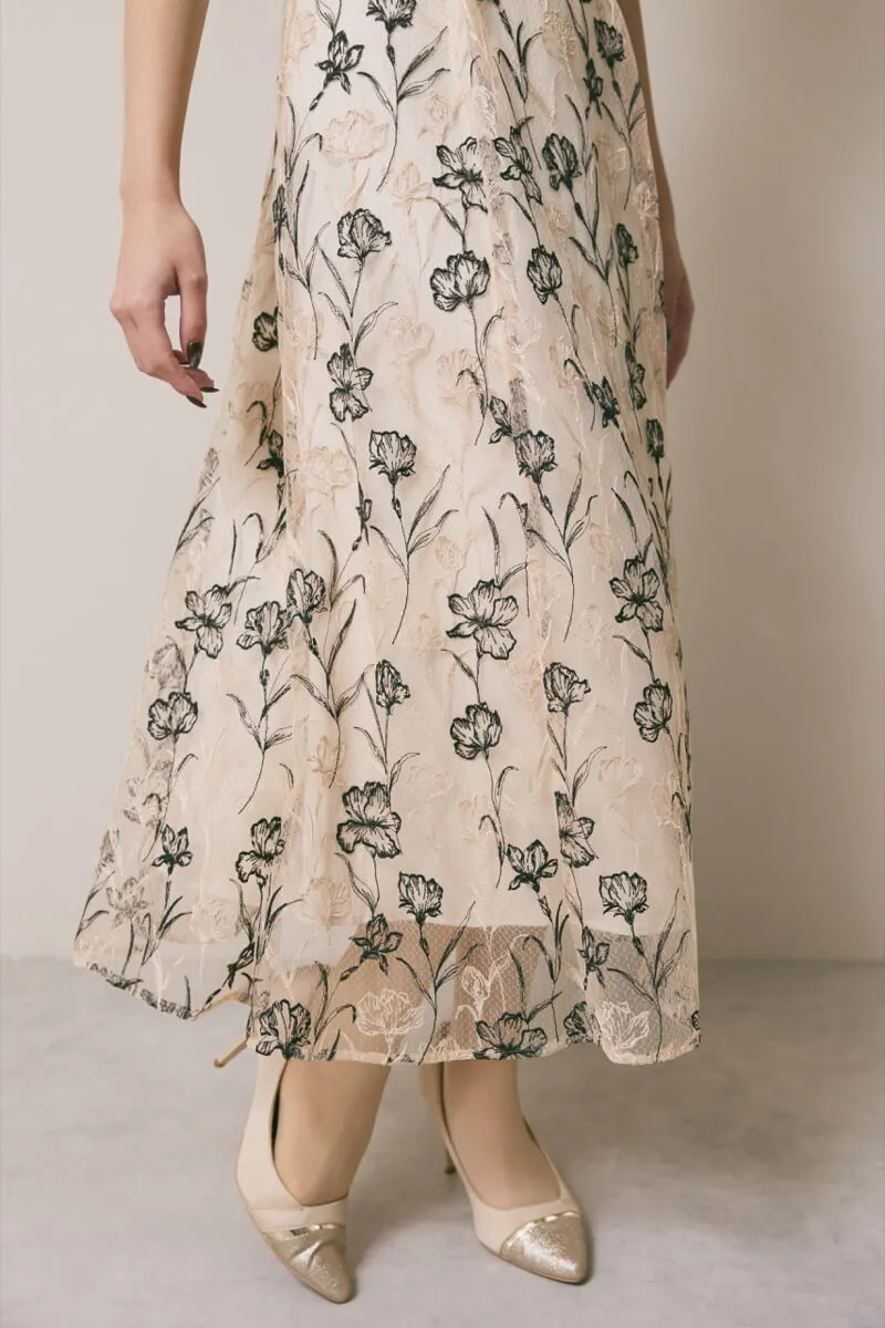 ベージュのラインフラワーエンブロイダリードレス　M/LILY　BROWN