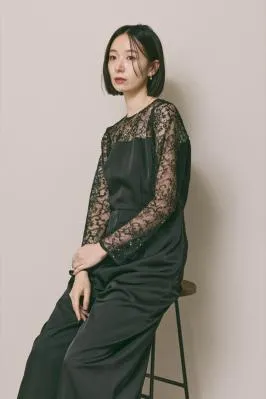 ブラックのシークインエンブロイダリーパンツドレス　S/kaene