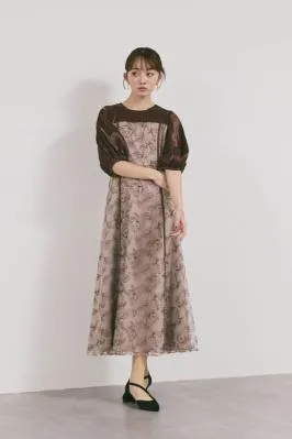 ブラウンのパイピングレース切替ドレス　S/kaene