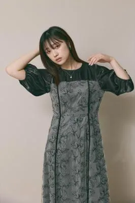 ブラックのパイピングレース切替ドレス　S/kaene