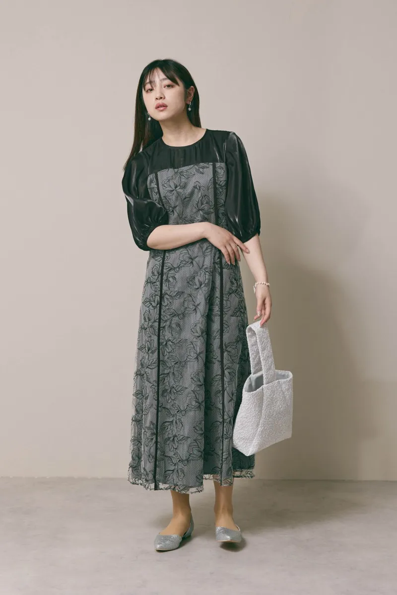 ブラックのパイピングレース切替ドレス