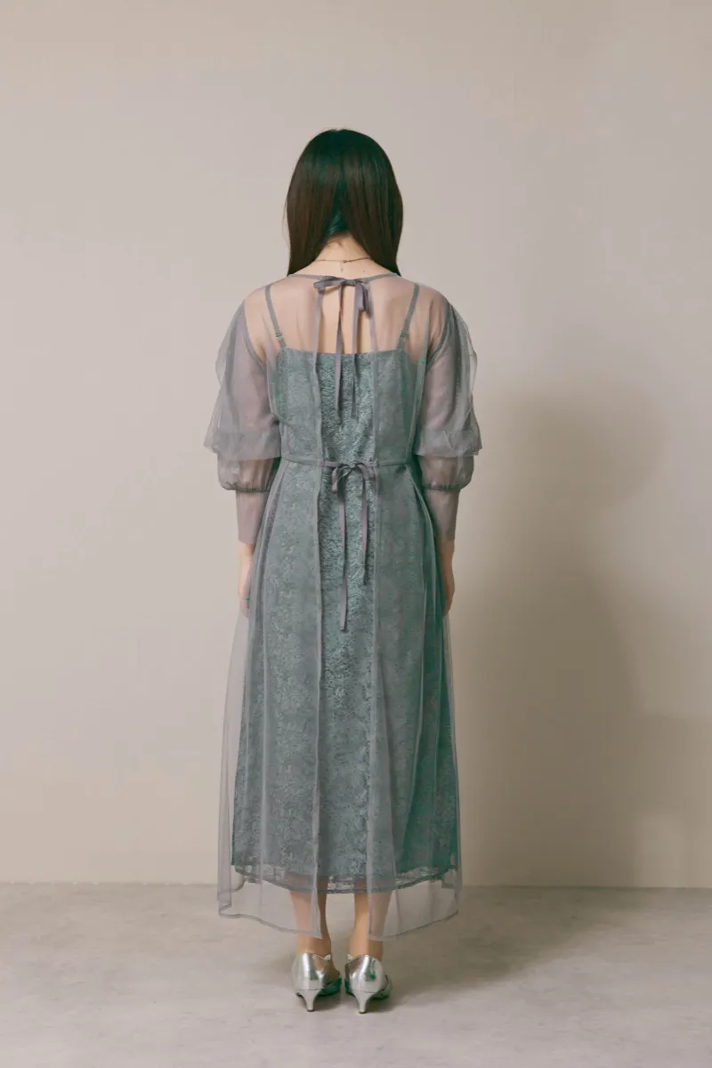 グレーのシアーエプロンレースドレス