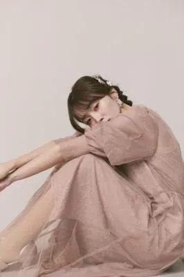 ピンクベージュのシアーエプロンレースドレス　S/kaene