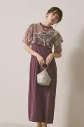 グレイッシュレッドのフラワーモール刺繍ドレス