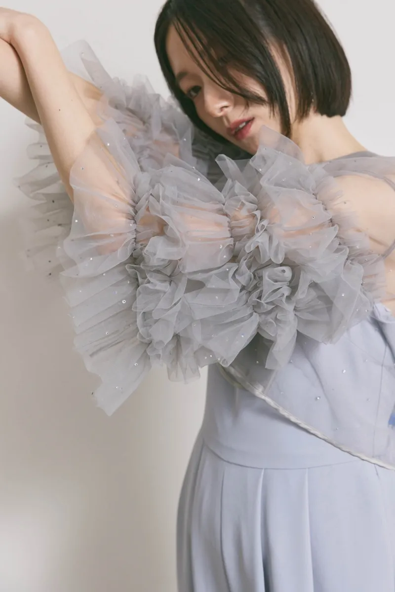 サックスブルーのラッフルトップスパンツドレス