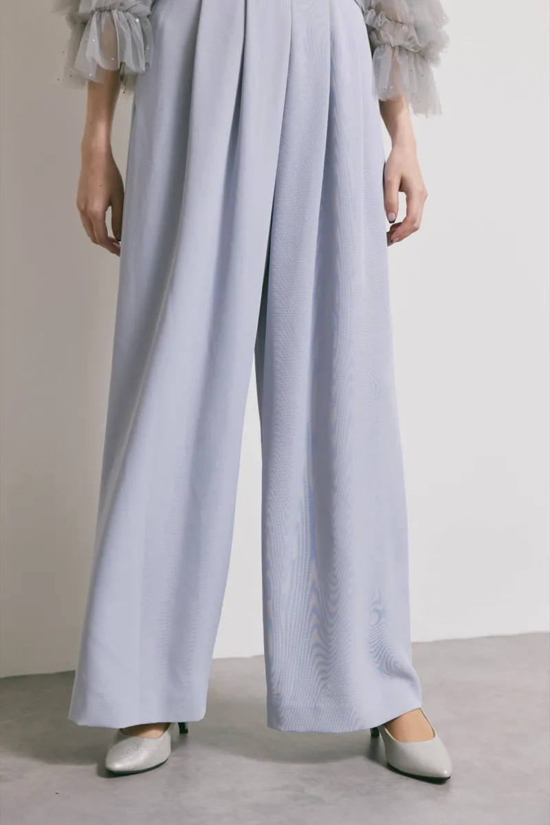 サックスブルーのラッフルトップスパンツドレス