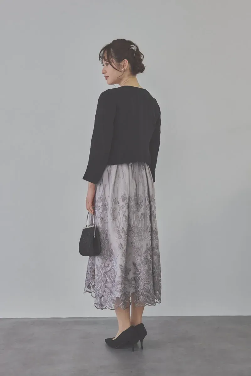 チャコールのボリュームスリーブ刺繍ドレス