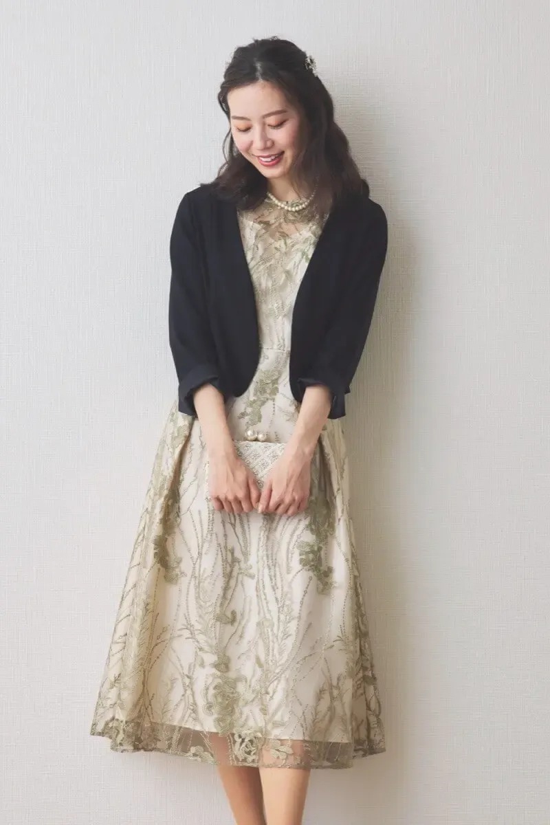 グリーンのエンブロイダリーチュールドレス