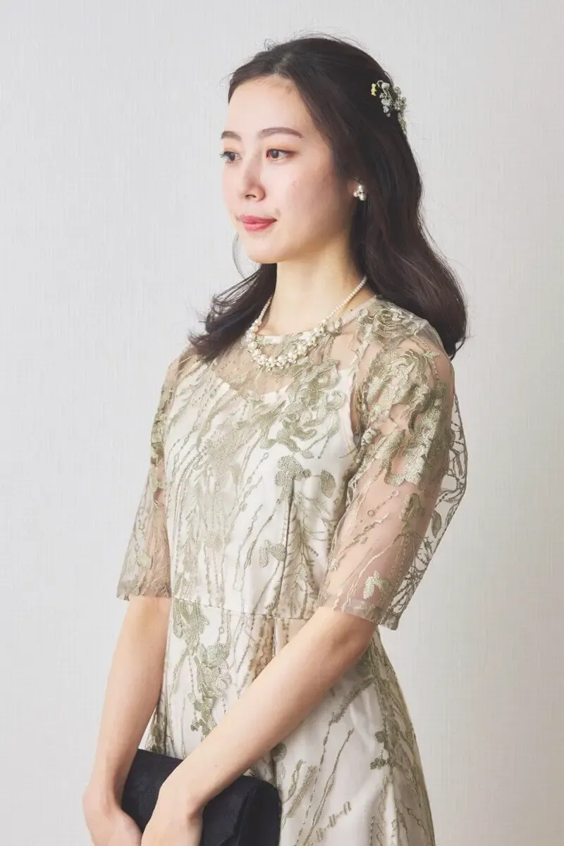 グリーンのエンブロイダリーチュールドレス