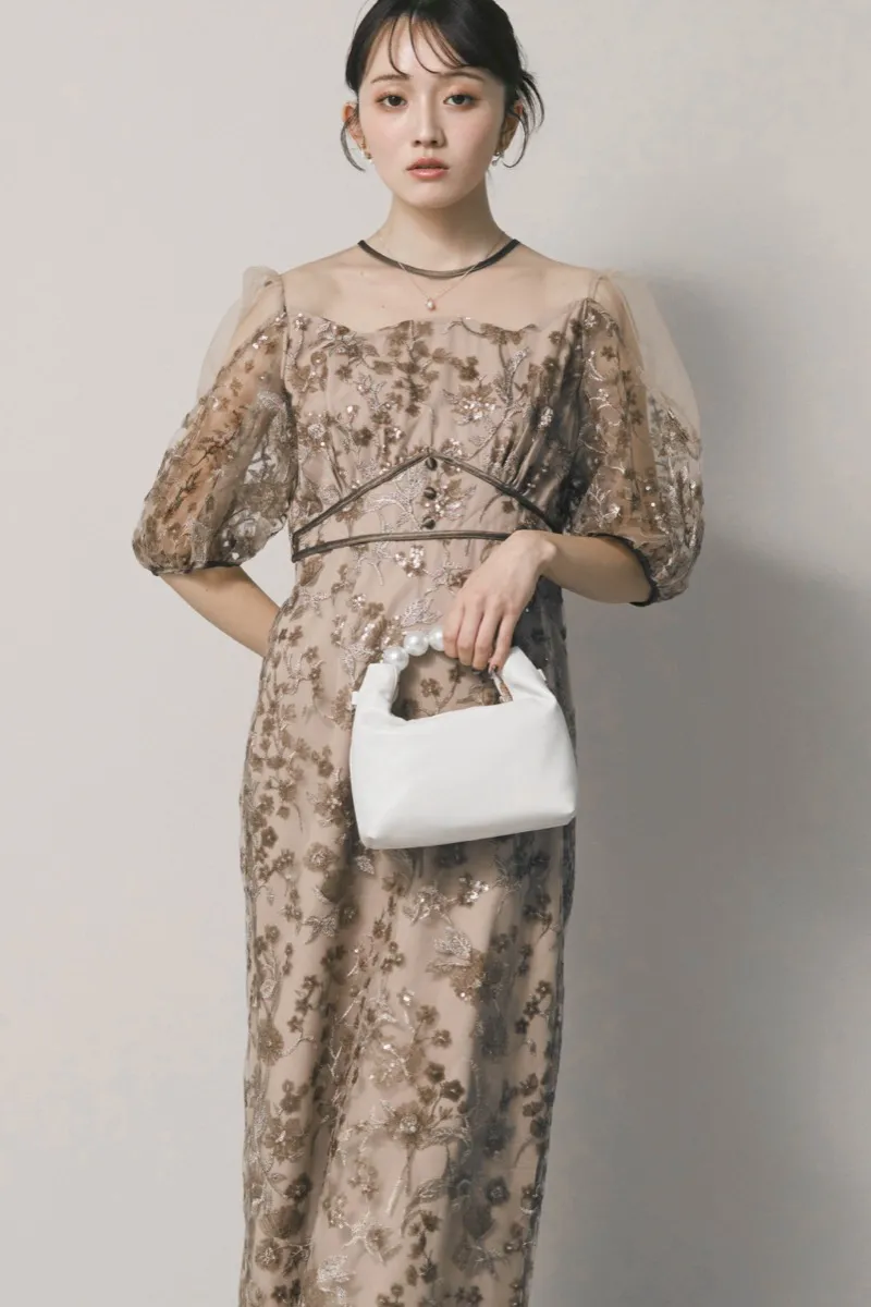 ベージュのフラワーエンブロイダリーパフスリーブドレス　M/Leja