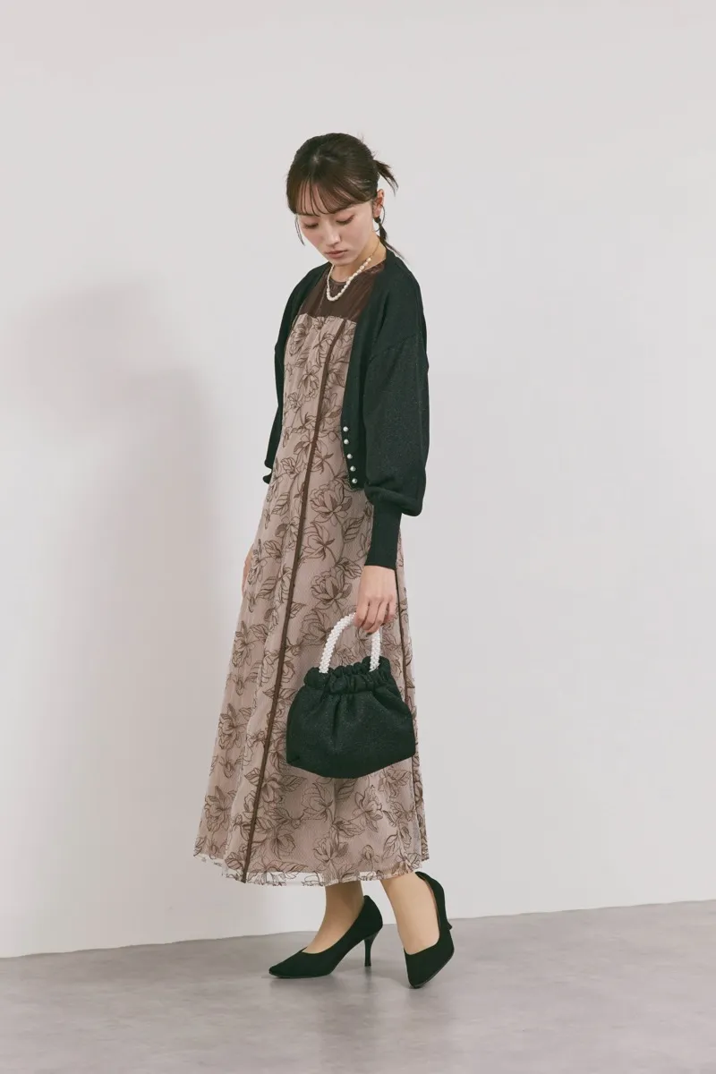 ブラウンのパイピングレース切替ドレス