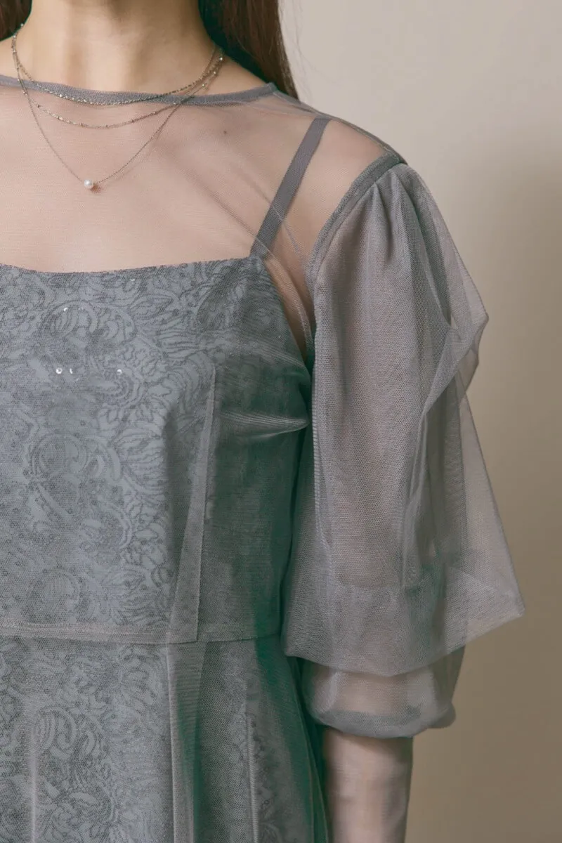 グレーのシアーエプロンレースドレス