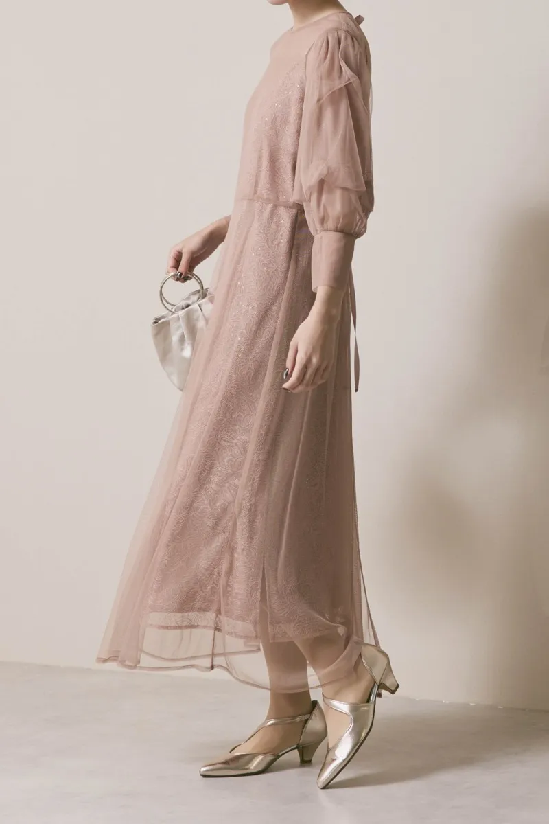 ピンクベージュのシアーエプロンレースドレス