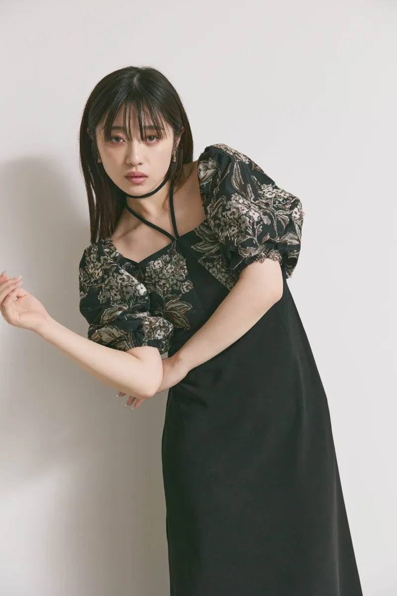 ブラックのスイッチングジャガードドレス