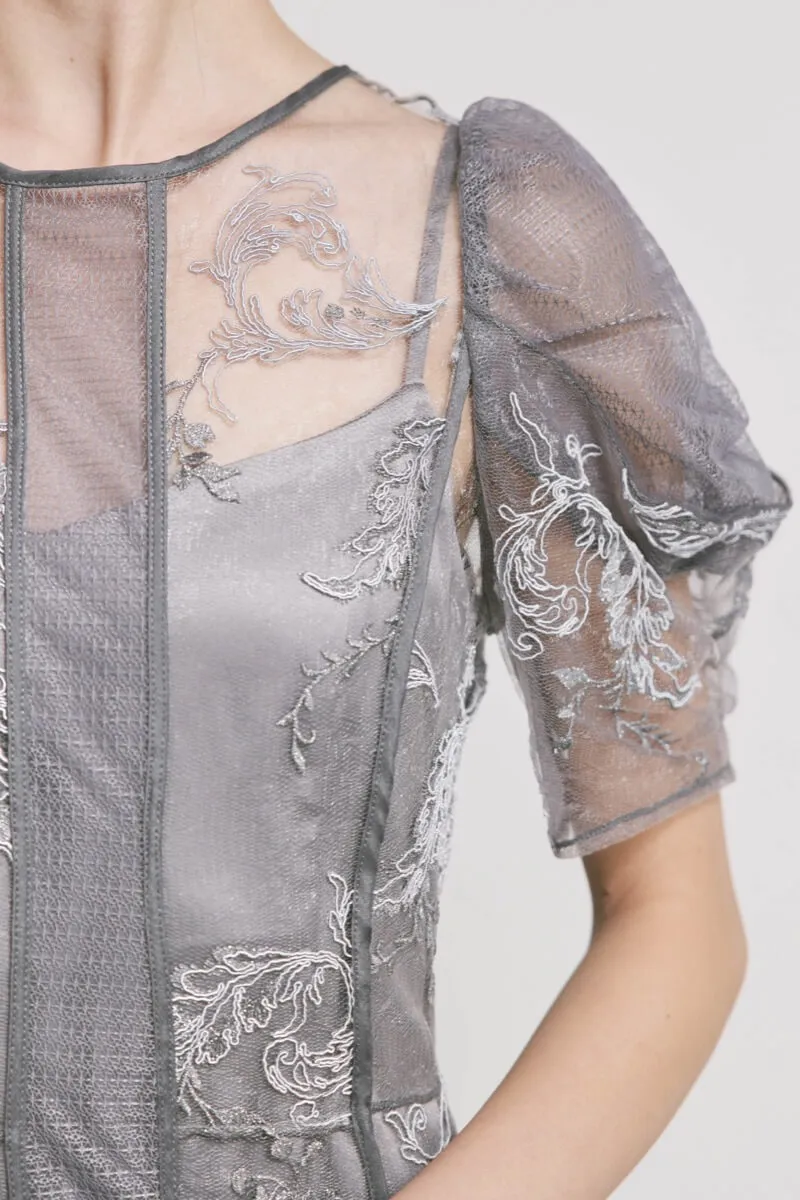 グレーのコードフラワレースドレス