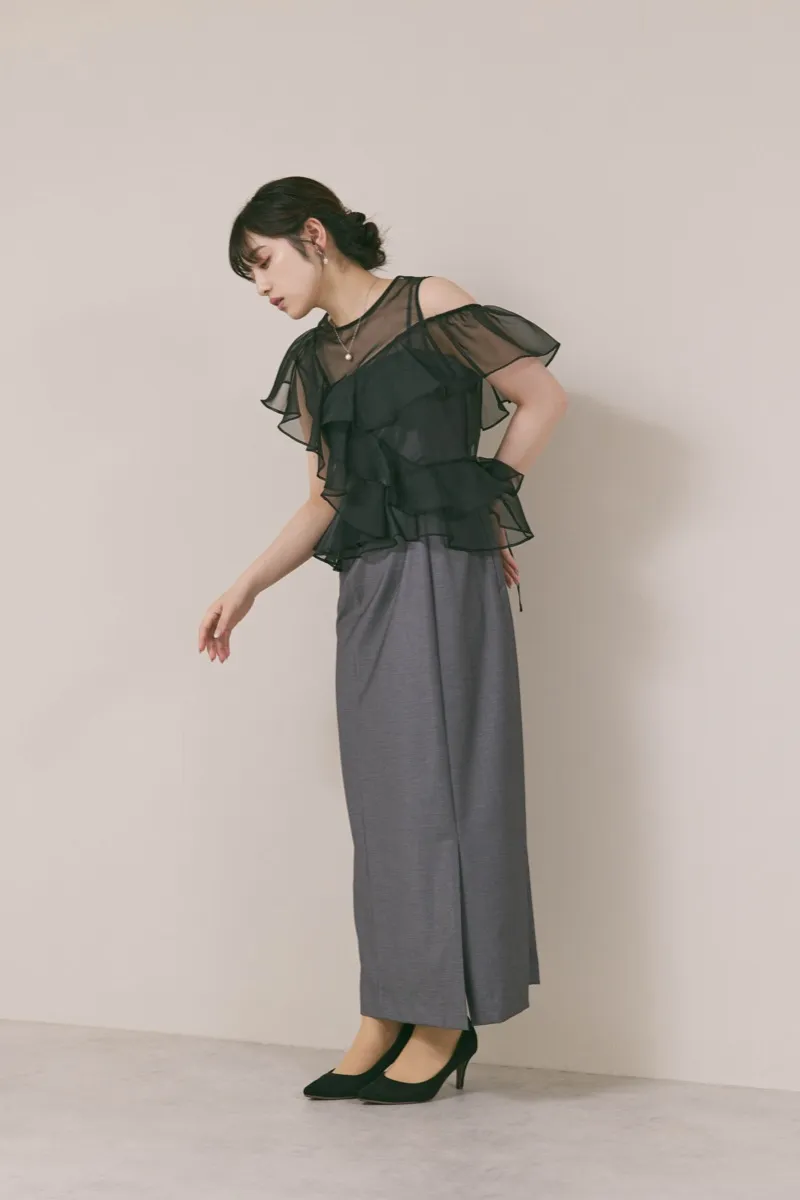 グレー×ブラックのラッフルブラウスセットドレス