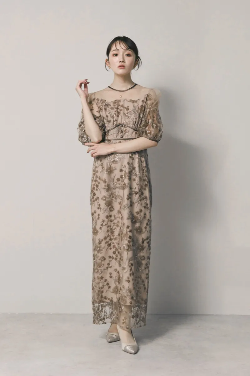 ベージュのフラワーエンブロイダリーパフスリーブドレス　M/Leja