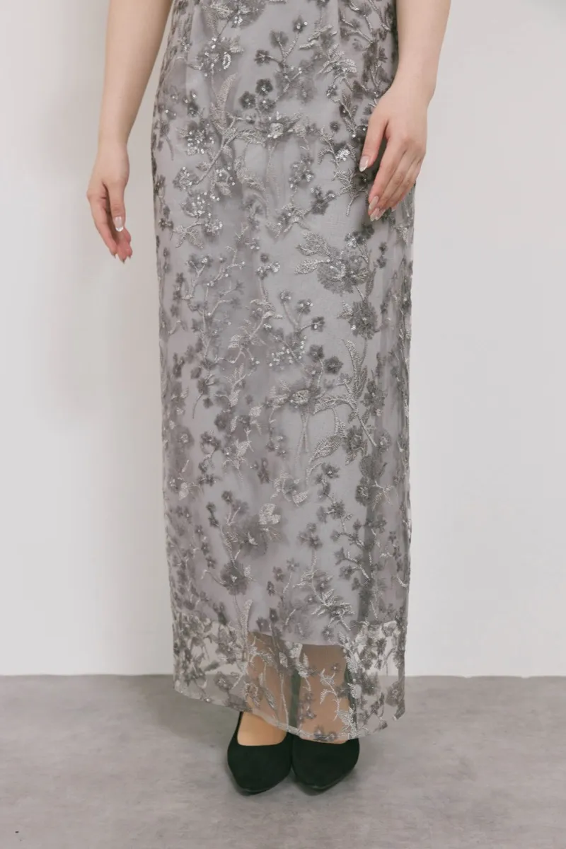 グレーのフラワーエンブロイダリーパフスリーブドレス
