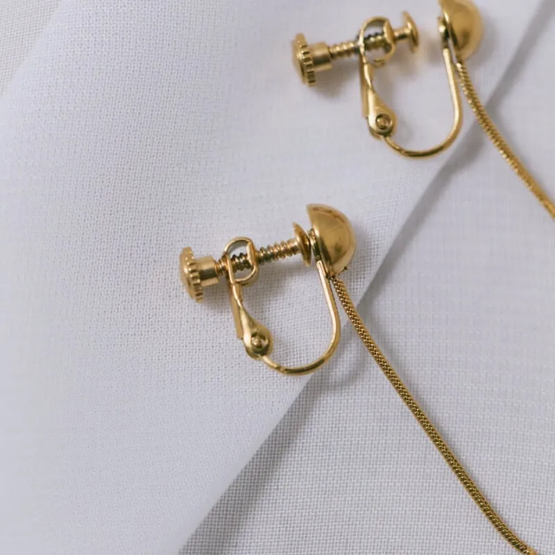 ゴールドのティアドロップロングイヤリング