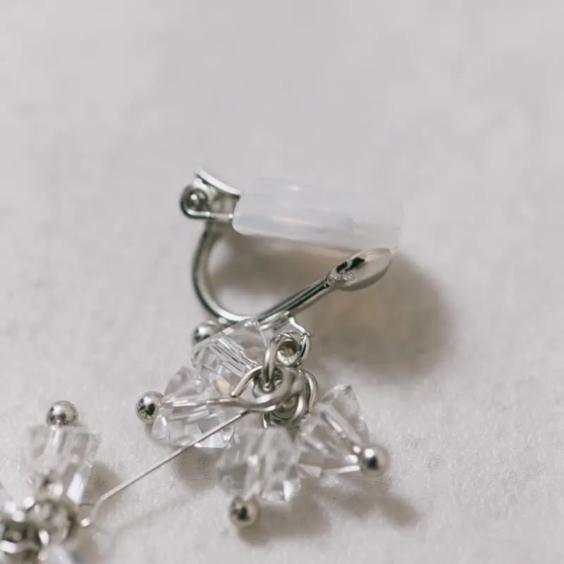 シルバーのグラスビーズロングイヤリング