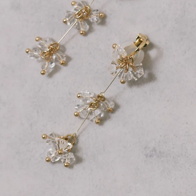 ゴールドのグラスビーズロングイヤリング