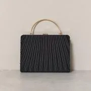 ブラックのオルガンプリーツパーティーバッグ