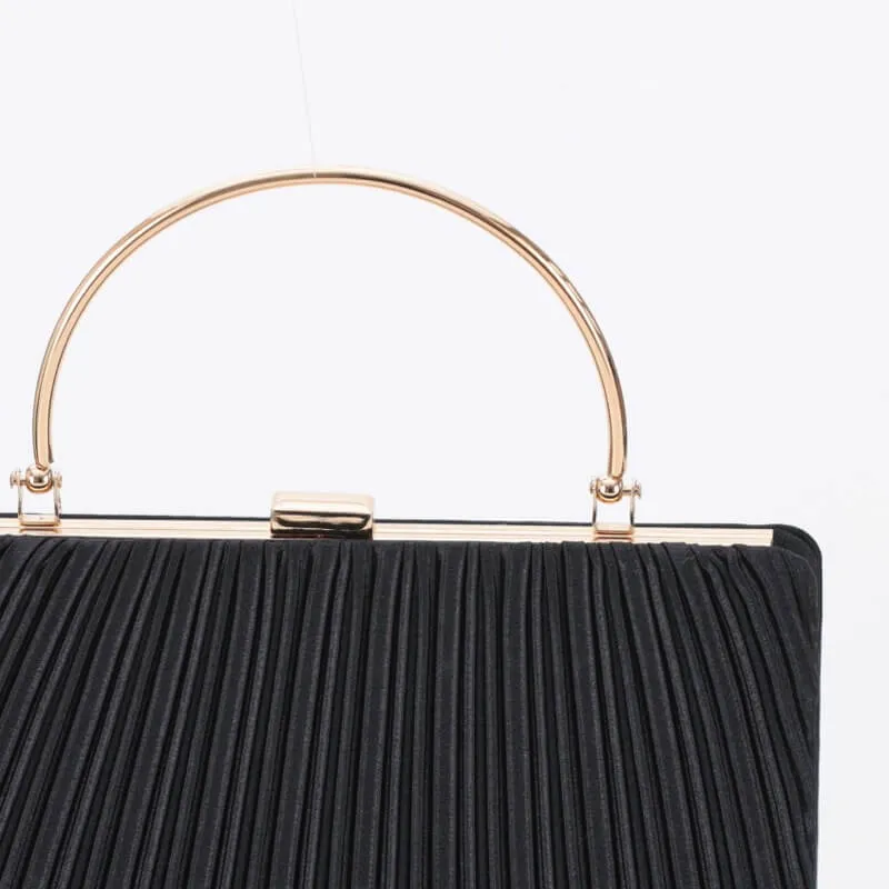 ブラックのオルガンプリーツパーティーバッグ