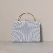 シルバーのオルガンプリーツパーティーバッグ