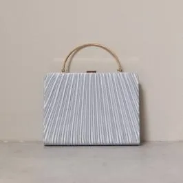 シルバーのオルガンプリーツパーティーバッグ