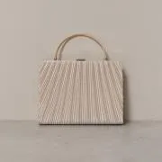 ベージュのオルガンプリーツパーティーバッグ