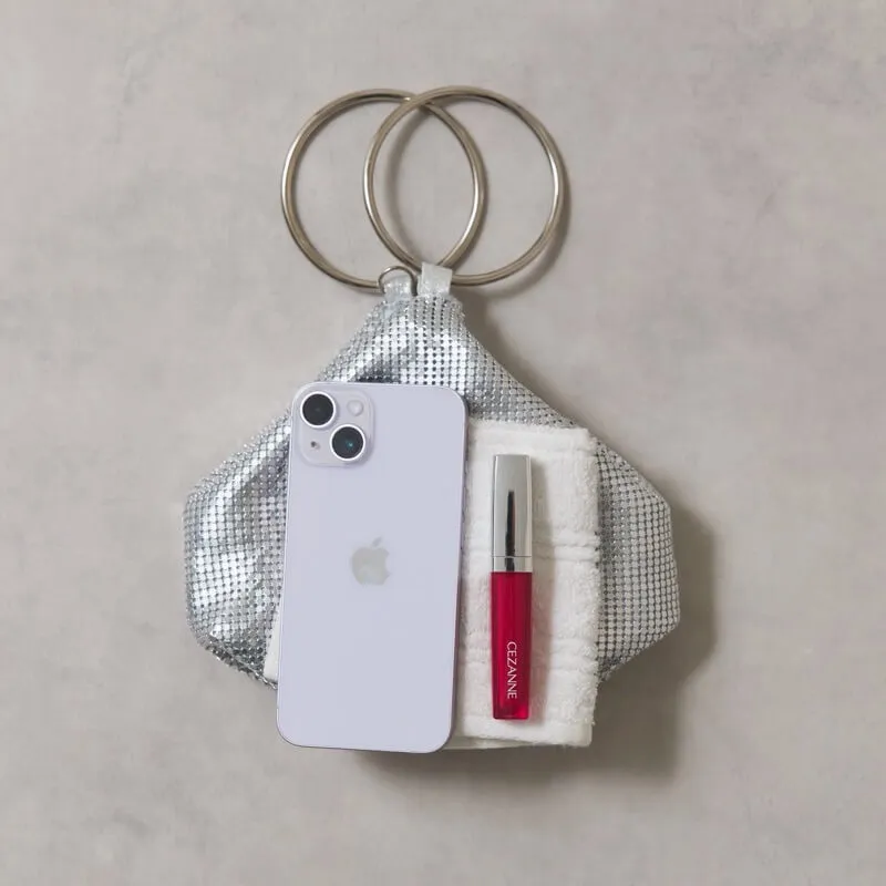 シルバーのメタルメッシュリングハンドルバッグ