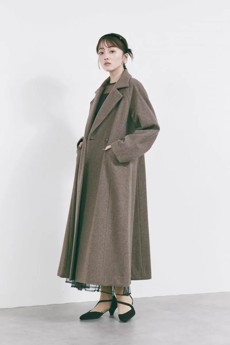 ブラウンのウールロングコート