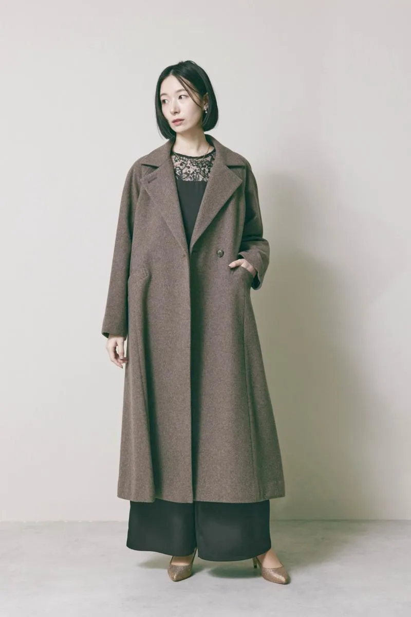 ブラウンのウールロングコート