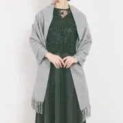 ライトグレーのカシミヤタッチストール