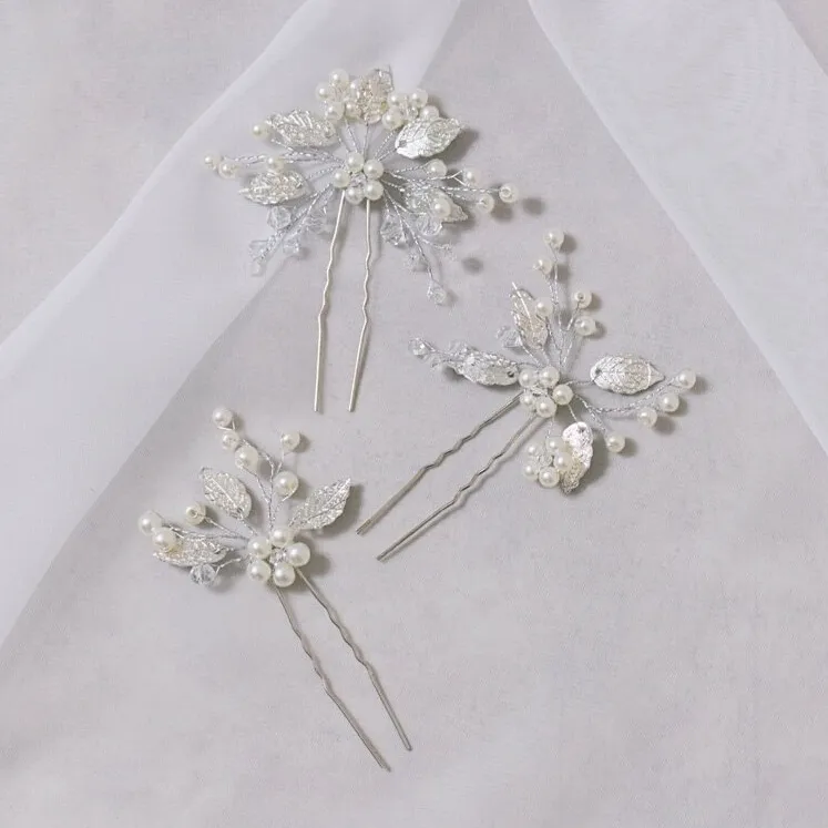 シルバーのクリスタルリーフヘアピン(3本セット)