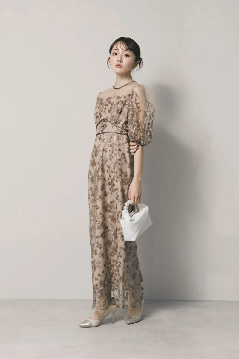 ベージュのフラワーエンブロイダリーパフスリーブドレス　M/Leja