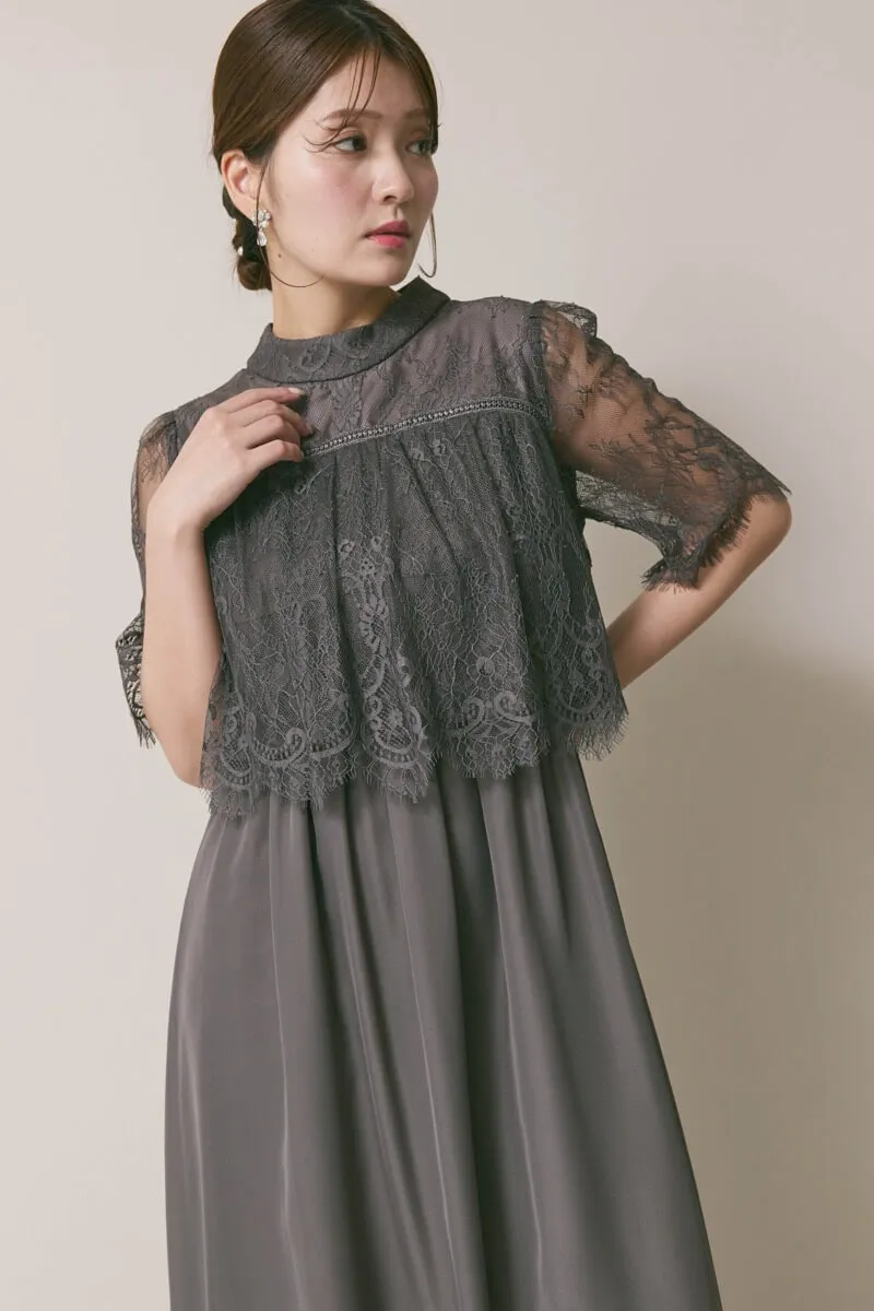 チャコールグレーの授乳口付ハイネックレースドレス