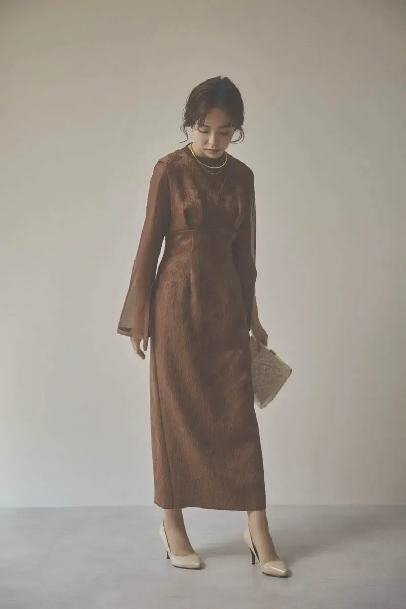 ブラウンのジャガードIラインドレス